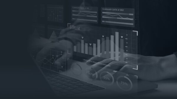 Una persona estudiando el Bootcamp de Data Science e Inteligencia Artificial de CODE SPACE