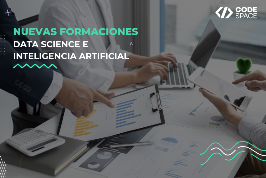 Imagen en la que se puede ver a varias personas de una empresa analizando datos. Esto representa la temática de este blog, que habla sobre las nuevas formaciones de Data Science e Inteligencia Artificial de CODE SPACE.