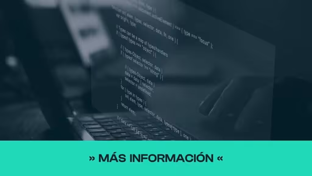 ordenador de persona capacitandose en code space